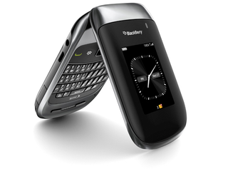 Illustration for article titled The Hideous BlackBerry Style 9670 Clamshell